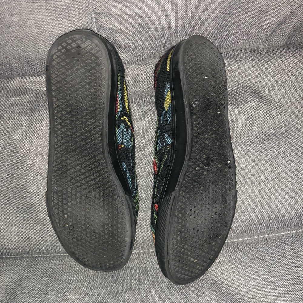 Size 7 Vans Shoes - Picture 2 of 3